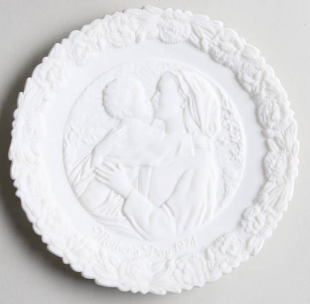Mother'S Day-White Satin Madonna Of The Grotto - No Box