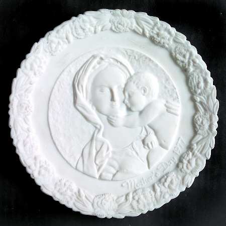 Mother'S Day-White Satin Madonna & Child With Pomegranate - No Box