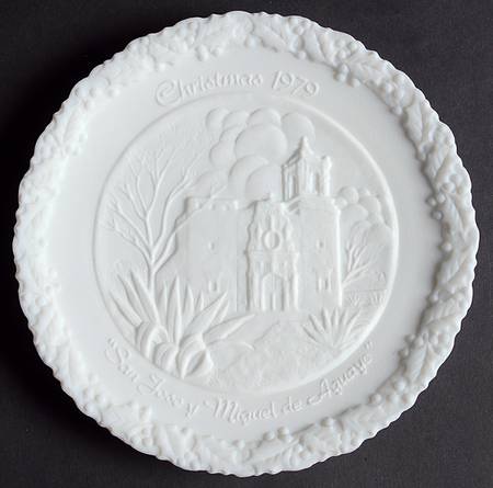 Fenton Christmas Plate-White Satin Glass San Jose Y Miguel De Aquayo - Boxed
