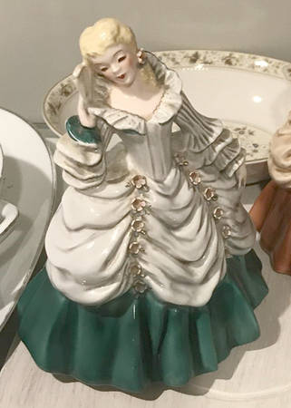 Florence Ceramics Figurine Amelia-Gray/Green Tr-Blonde - No Box
