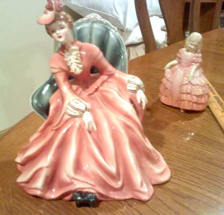Florence Ceramics Figurine Mary-Seated-Rose On Green - No Box