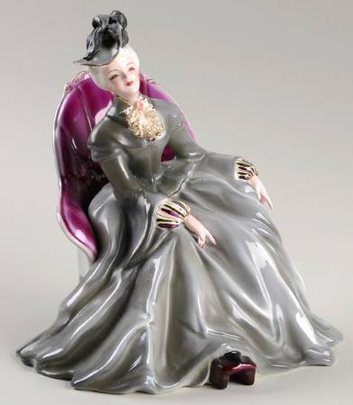 Florence Ceramics Figurine Mary-Seated-Gray On Violet - No Box