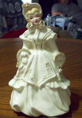 Florence Ceramics Figurine Melanie-Ivory & Gold - No Box