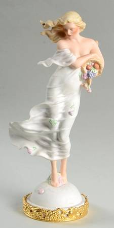 Franklin Mint Figurines Earth - No Box