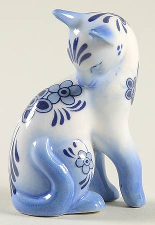 Curio Cabinet Cat Delft - No Box
