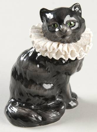 Curio Cabinet Cat Porcelain Lace - No Box