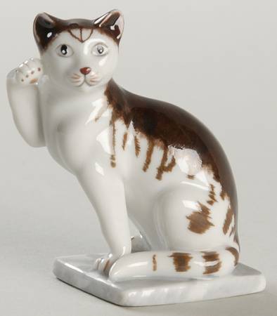 Curio Cabinet Cat 18th Century German Style - No Box