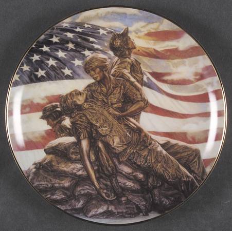 Franklin Mint Plates Vietnam Women's Memorial Plate - No Box