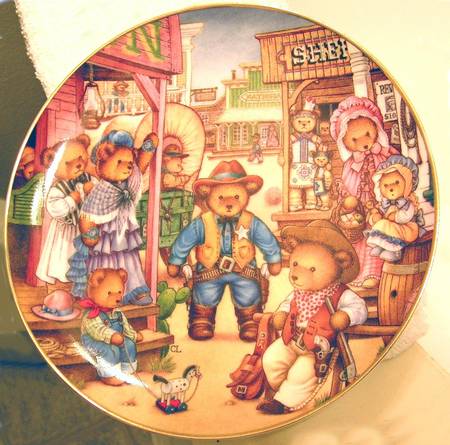 Franklin Mint Plates Showdown In Bearville - No Box