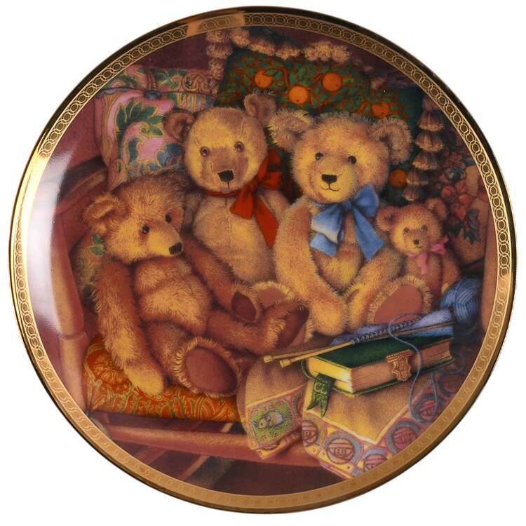 Carol Lawson Plates Home Is Where The Heart Is - No Box