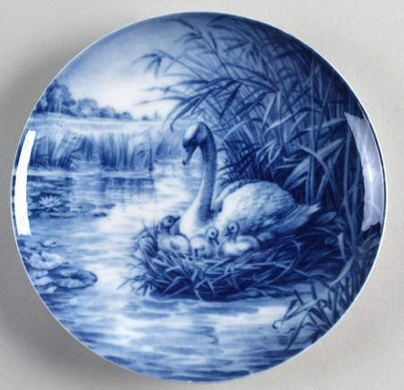 Mother's Day Plate Swan Family - Boxed