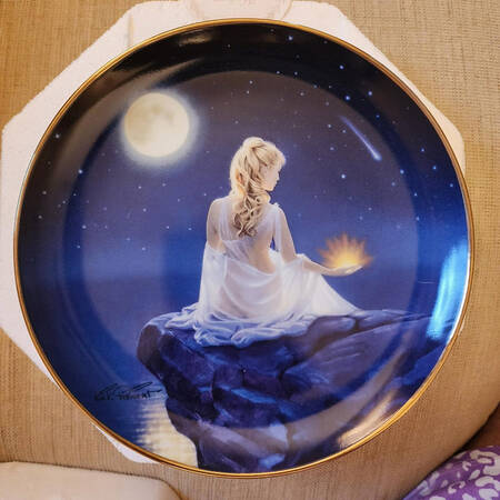 Mystic Maidens Crystal Reflections - No Box