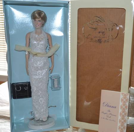 Diana Princess of Wales-Vinyl White Lace Gown - Boxed