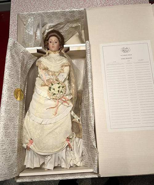 Franklin Mint Dolls Victorian Bride - Boxed