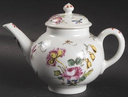 Victoria and Albert Museum Tea Pot Bow - No Box