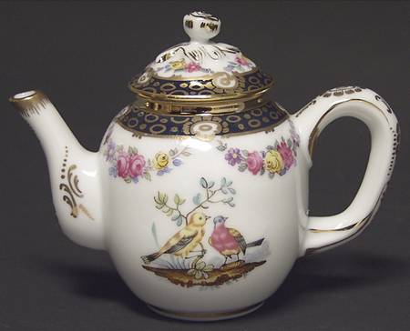Victoria and Albert Museum Tea Pot Tournay - No Box