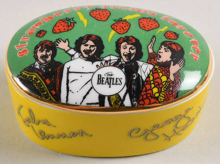 The Best of the Beatles Strawberry Fields Forever - Boxed