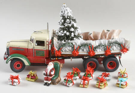 Precision Models-Christmas Trucks 1939 Peterbilt Flatbed Truck - Boxed