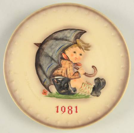 Hummel Annual Plate-Goebel Umbrella Boy - Boxed