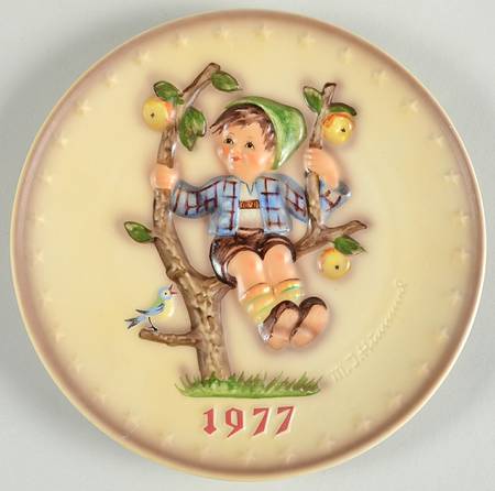 Hummel Annual Plate-Goebel Apple Tree Boy - Boxed