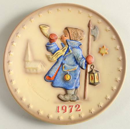 Hummel Annual Plate-Goebel Hear Ye, Hear Ye - Boxed