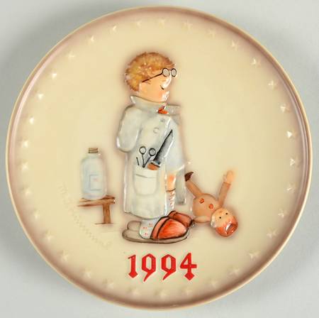 Hummel Annual Plate-Goebel Doctor - Boxed