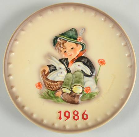 Hummel Annual Plate-Goebel Playmates - With Box