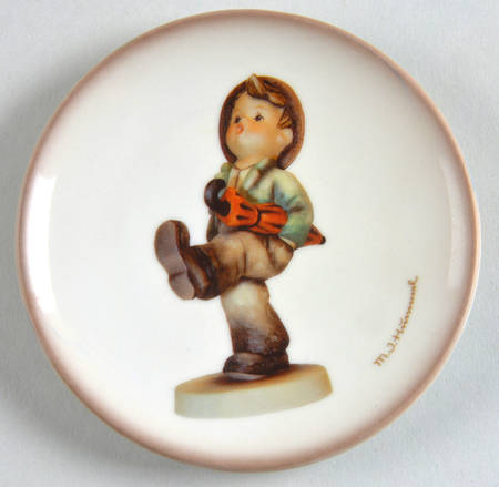Goebel Plate M.I.Hummel Club-Happy Traveler - Boxed