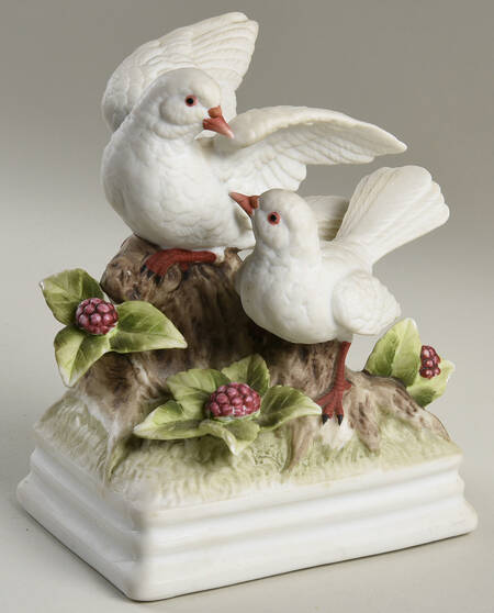 Gallery Birds Pair Of Doves-Musical - No Box