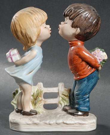 Moppets Kissing Kids - No Box