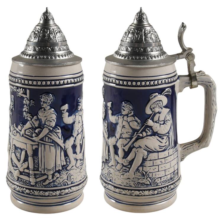 Gerz Steins People Celebrating At Table - No Box