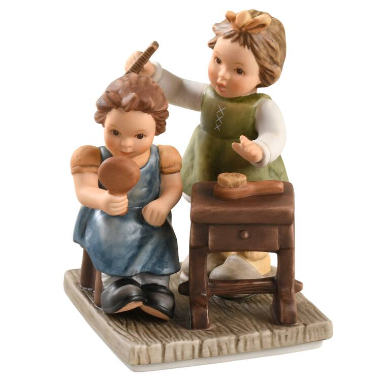 Berta Hummel Figurines Pretty As A Picture - Boxed