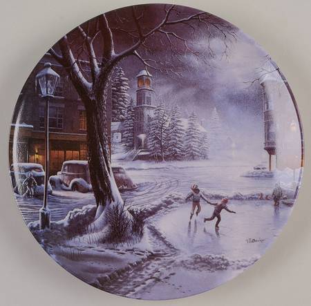Hometown Memories Moonlight Skaters - Boxed