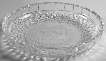 Christmas Plates Wreath With Bow - No Box