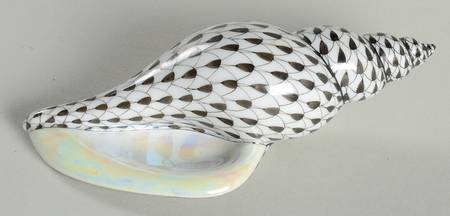 Shells Tulip Shell-Black - No Box