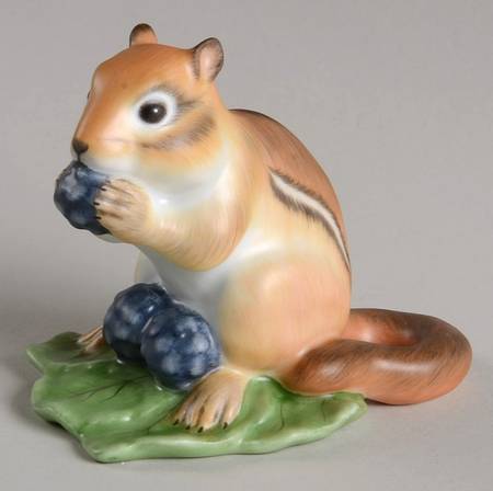 Rodents Chipmunk W/Berries-Natural - No Box