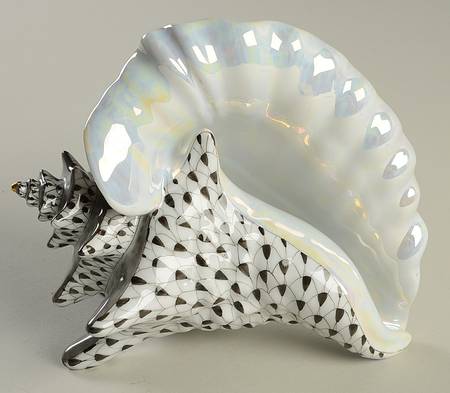 Shells Conch Shell-Black - No Box