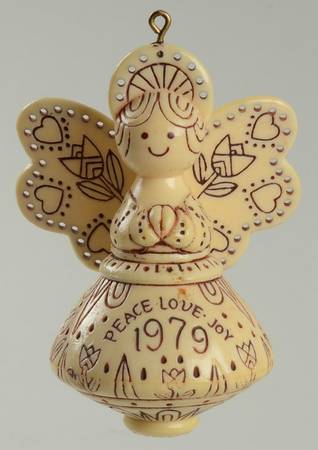 Scrimshaw by Hallmark Gold Crown