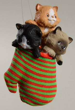 1984 Hallmark Christmas Ornaments Three Kittens In A Mitten - No Box