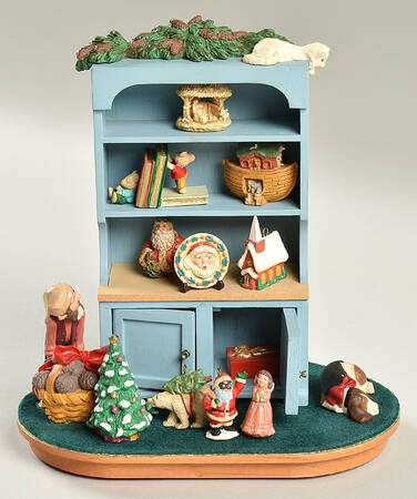 Keepsake Signature Collection by Hallmark Gold Crown