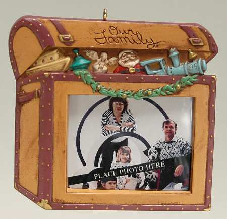 1995 Hallmark Christmas Ornaments Our Family-Photo Holder - No Box