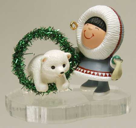 Frosty Friends 1994-Bear & Wreath-15th Edition - Boxed