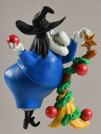 Looney Tunes 2013-Decking The Broom - Boxed