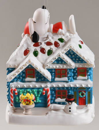 Peanuts Christmas Ornament The Merriest House In Town - Boxed