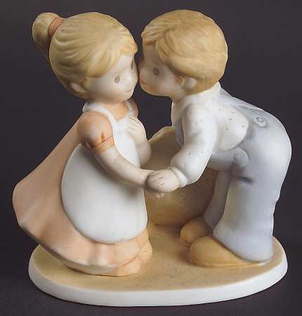Circle of Friends First Kiss-A Time To Love - With Box