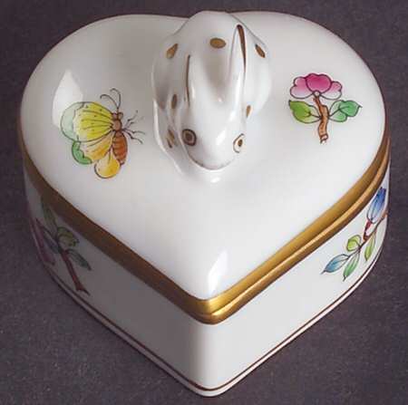 Queen Victoria Older (VA) Heart Shape Box & Lid
