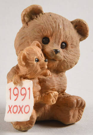 Merry Miniatures 1991 Bears Hugging 1st - No Box