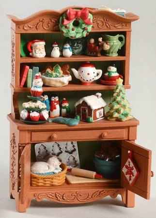 Santa's North Pole Home by Hallmark Gold Crown