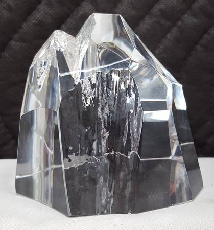 Hoya Figurines Iceberg Paperweight - No Box