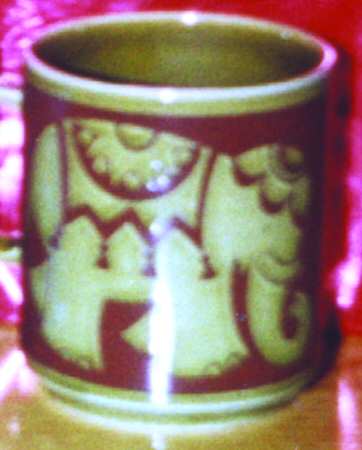 HORnsea Annual Mug Children Holding Hands - No Box